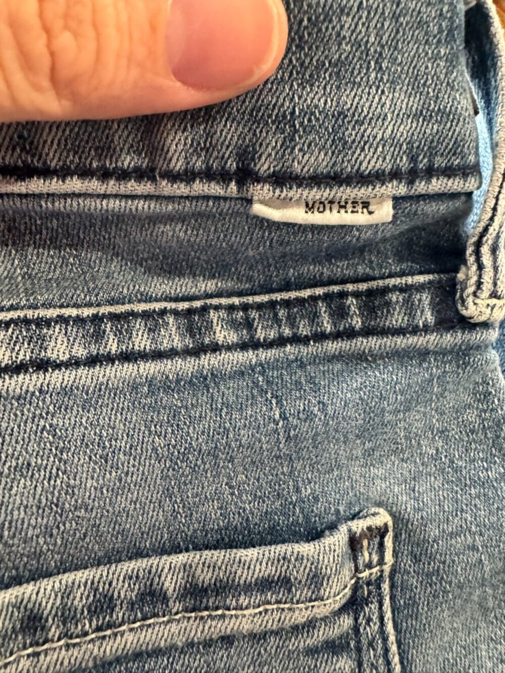 MOTHER Cropped Ankle Jeans in Faded Blue - Picture 9 of 11